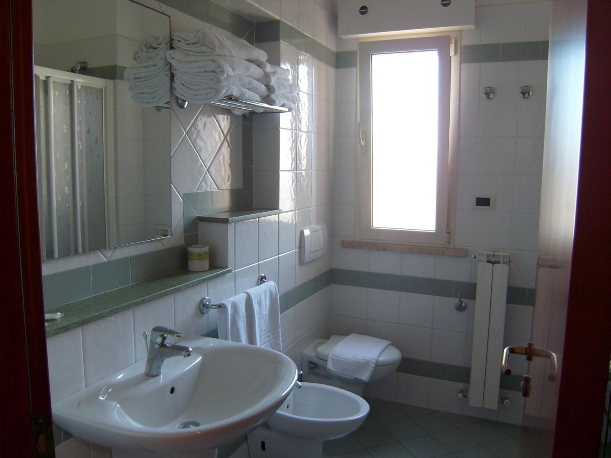 Residence Torre Del Mar Альба-Адріатіка Номер фото