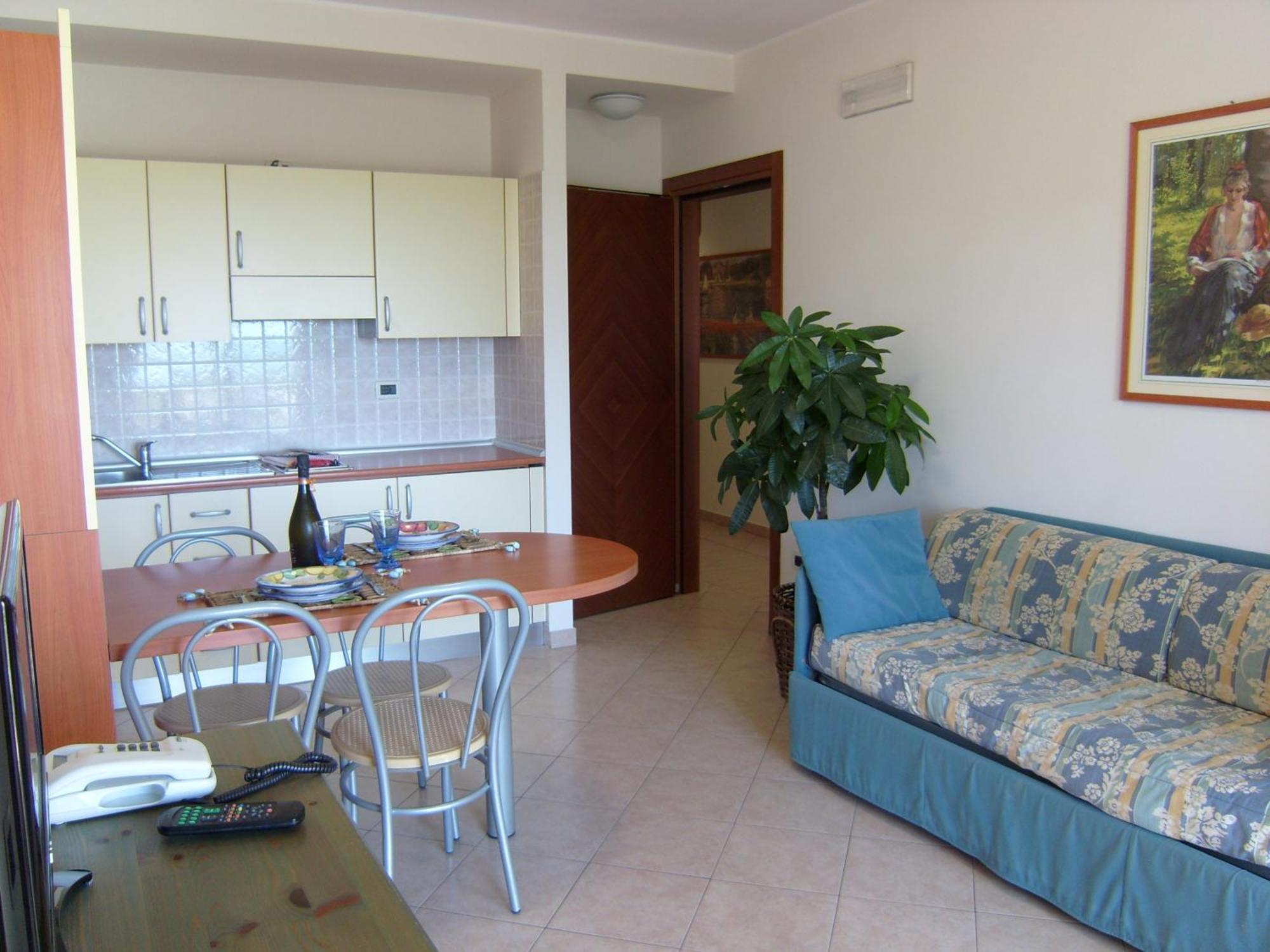 Residence Torre Del Mar Альба-Адріатіка Номер фото