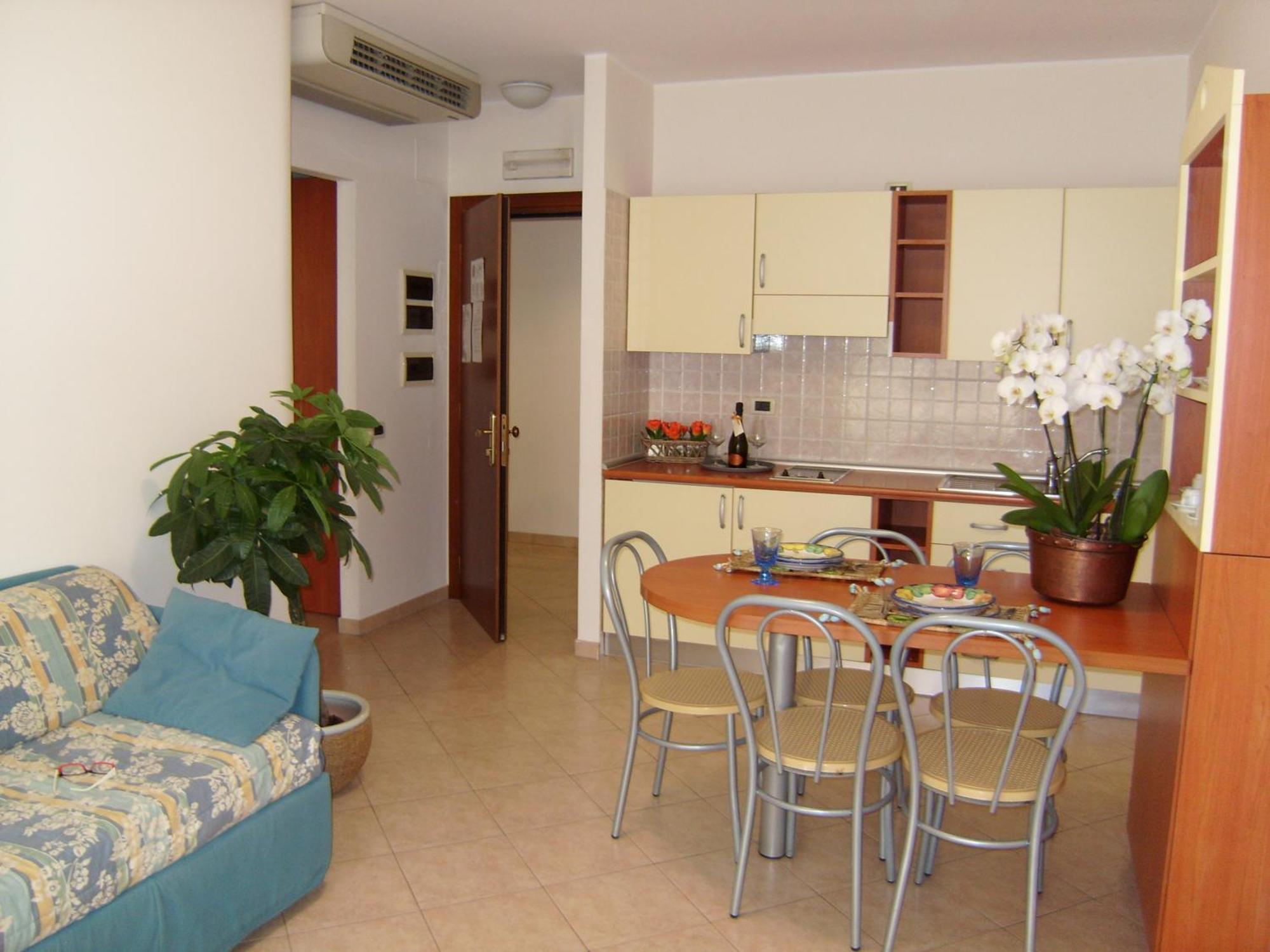 Residence Torre Del Mar Альба-Адріатіка Номер фото