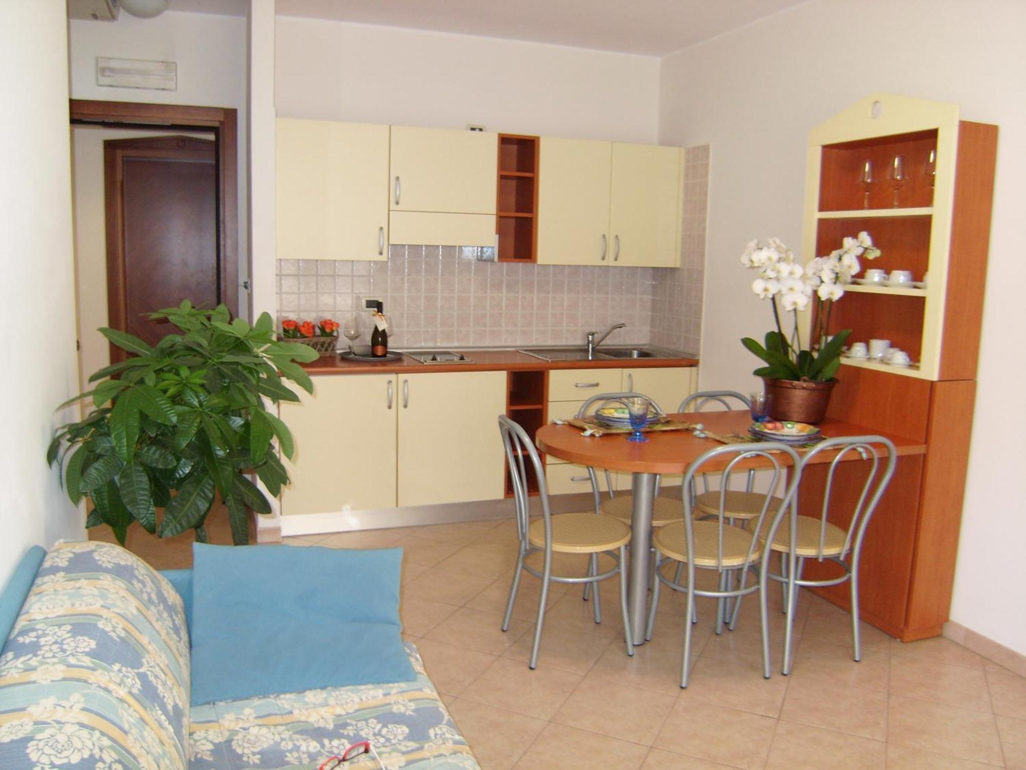 Residence Torre Del Mar Альба-Адріатіка Номер фото
