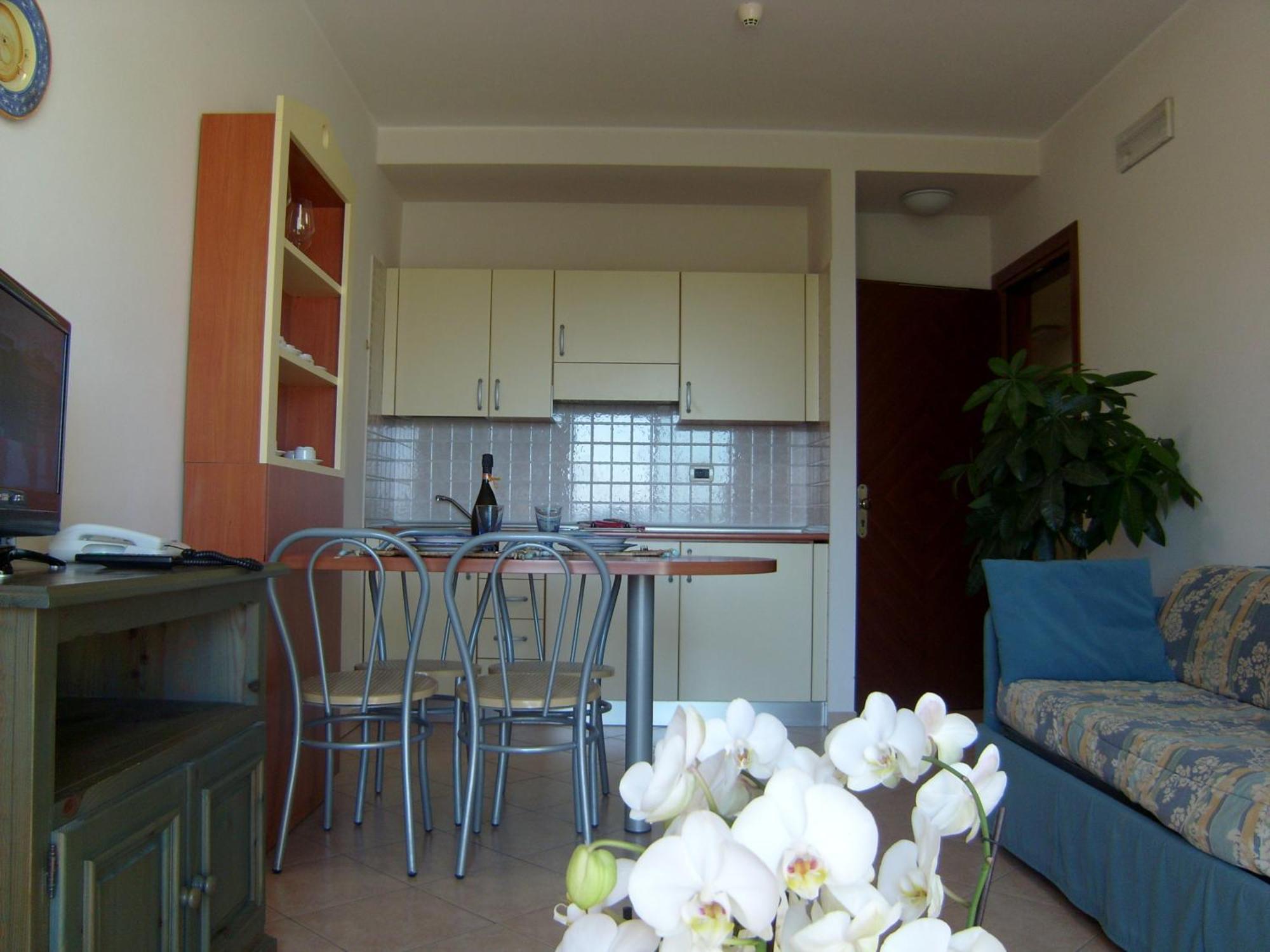 Residence Torre Del Mar Альба-Адріатіка Номер фото