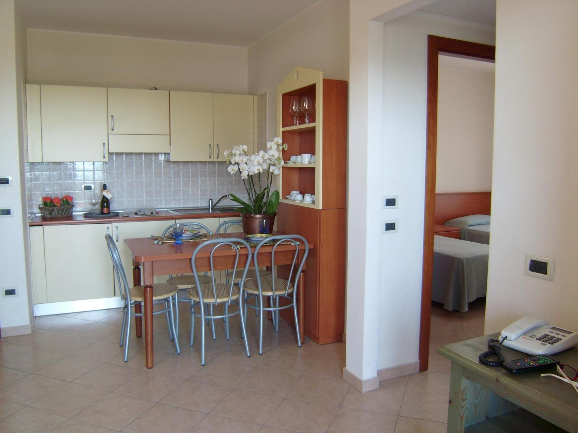 Residence Torre Del Mar Альба-Адріатіка Номер фото