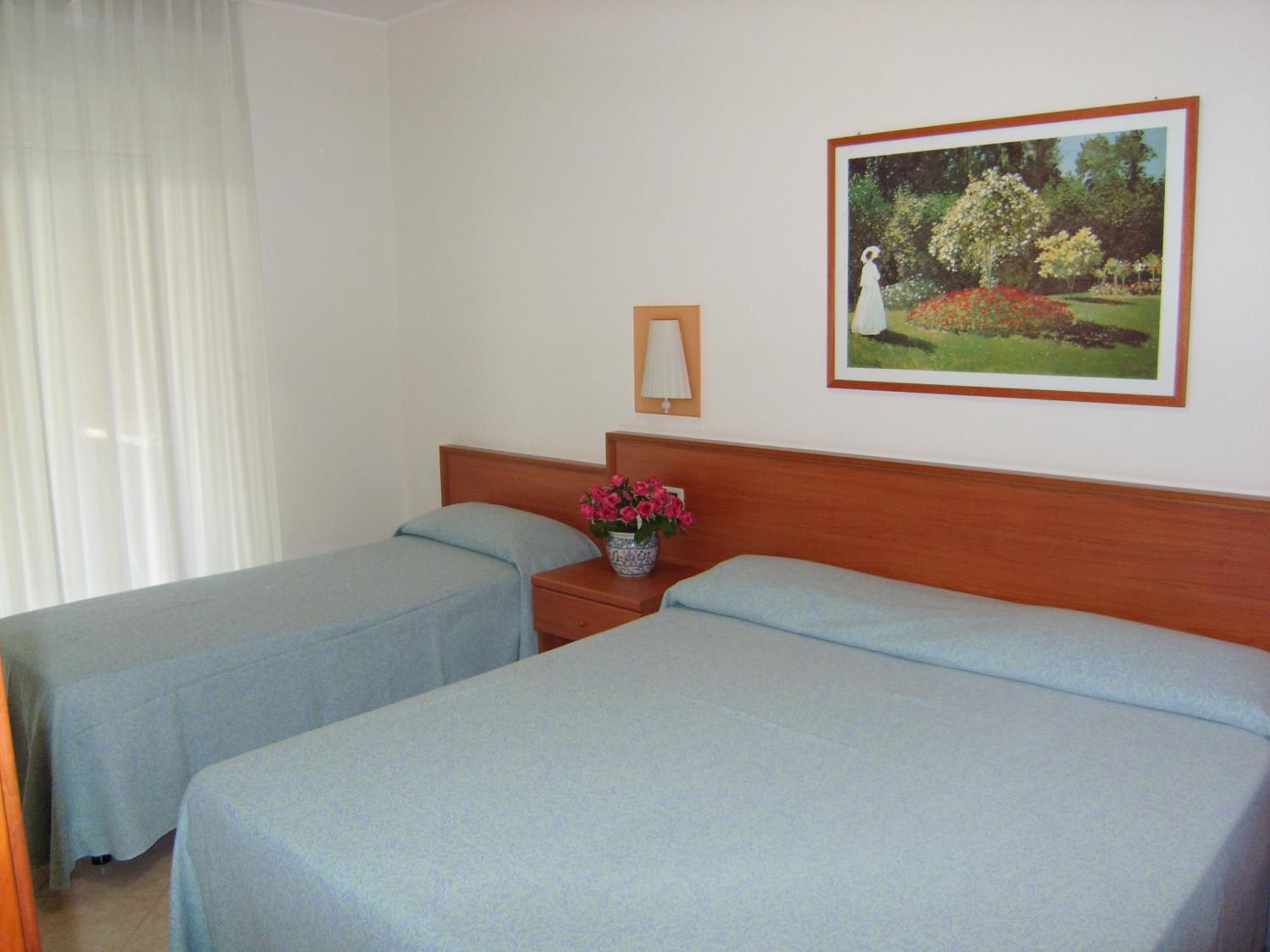 Residence Torre Del Mar Альба-Адріатіка Номер фото